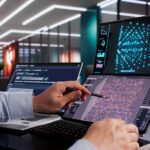 Ilustrasi workstation komputer 2026 dengan multi monitor, setup profesional, dan sistem AI computing berwarna biru futuristik.